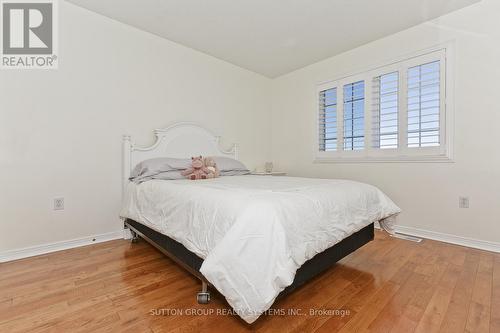 242 Gatestone Drive, Hamilton, ON - Indoor Photo Showing Bedroom