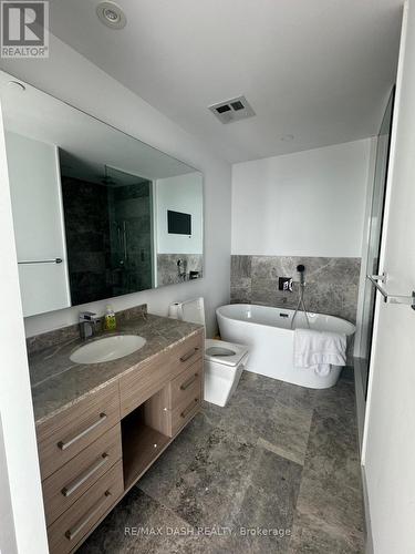 4110 - 488 University Avenue, Toronto, ON - Indoor Photo Showing Bathroom