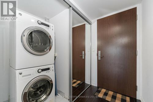 2714 - 386 Yonge Street, Toronto, ON - Indoor Photo Showing Laundry Room
