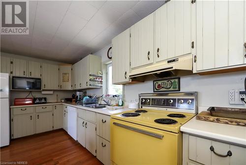 40 Island T38, Temagami, ON - Indoor Photo Showing Kitchen With Double Sink