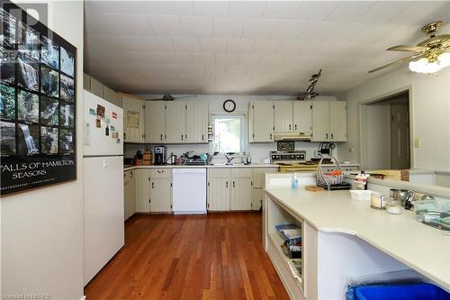40 Island T38, Temagami, ON - Indoor Photo Showing Kitchen