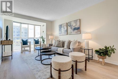 504 - 2550 Lawrence Avenue E, Toronto, ON - Indoor Photo Showing Living Room