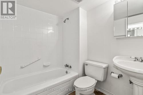 305 - 363 Simcoe Street N, Oshawa, ON - Indoor Photo Showing Bathroom