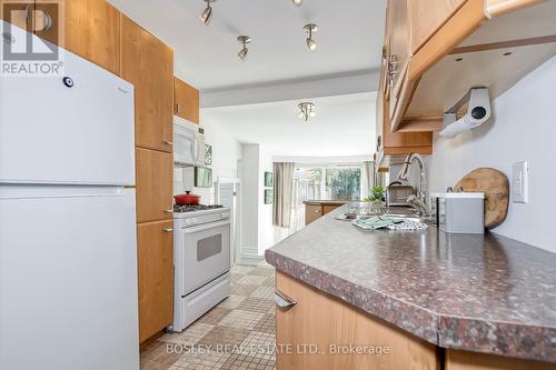 21 Cambrai Avenue, Toronto, ON - Indoor Photo Showing Kitchen
