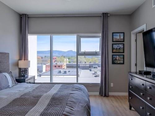 315-3030 Pandosy Street, Kelowna, BC - Indoor Photo Showing Bedroom