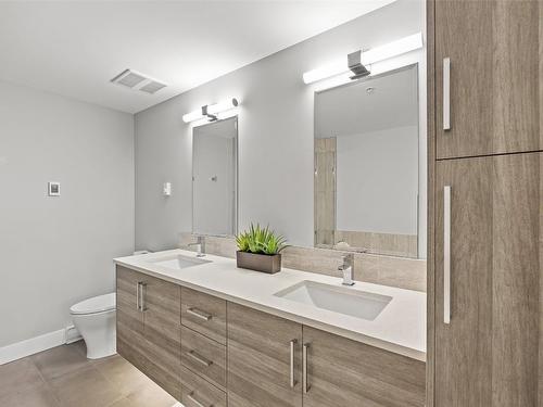 310-3865 Truswell Road, Kelowna, BC - Indoor Photo Showing Bathroom