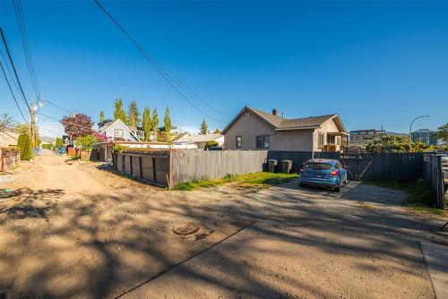 530 Patterson Avenue, Kelowna, BC - Outdoor