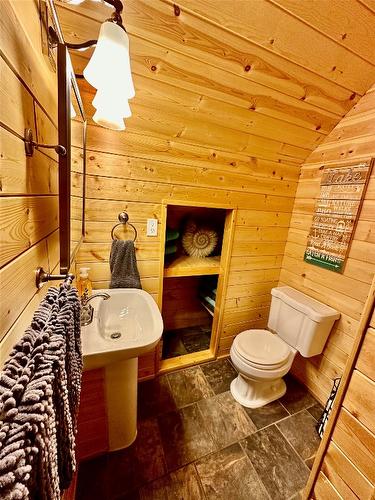 161 6 Street, Tulameen, BC - Indoor Photo Showing Bathroom