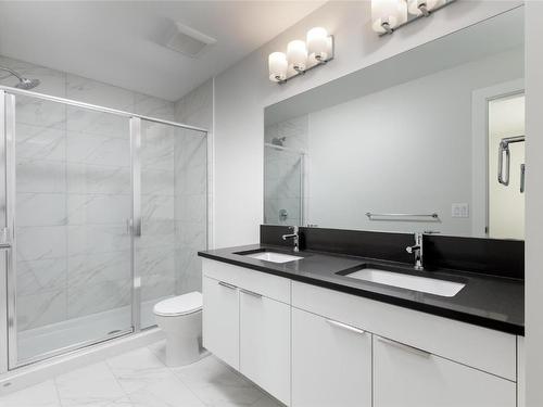 47-307 Glen Park Drive, Kelowna, BC - Indoor Photo Showing Bathroom
