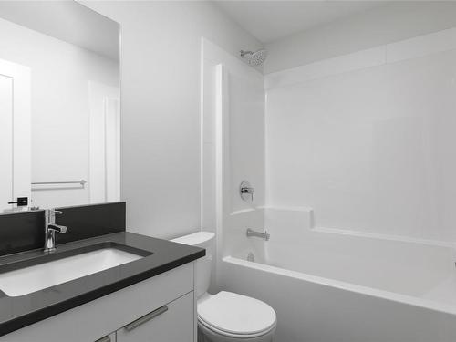 47-307 Glen Park Drive, Kelowna, BC - Indoor Photo Showing Bathroom