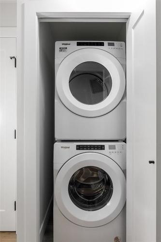 47-307 Glen Park Drive, Kelowna, BC - Indoor Photo Showing Laundry Room