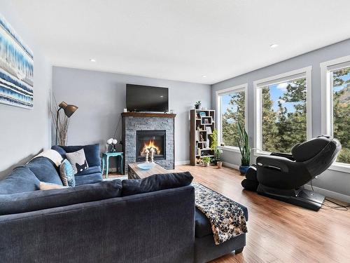2961 Ensign Way, West Kelowna, BC - Indoor Photo Showing Living Room With Fireplace