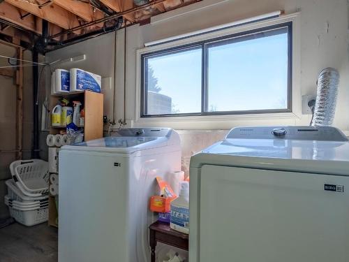 3570 Esquire Road, Kelowna, BC - Indoor Photo Showing Laundry Room