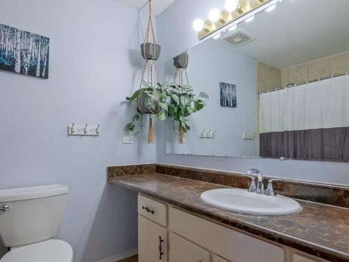 3570 Esquire Road, Kelowna, BC - Indoor Photo Showing Bathroom