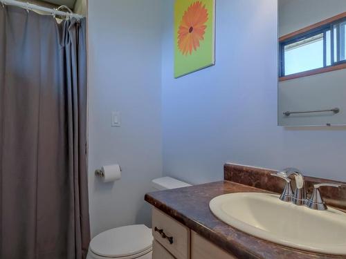 3570 Esquire Road, Kelowna, BC - Indoor Photo Showing Bathroom
