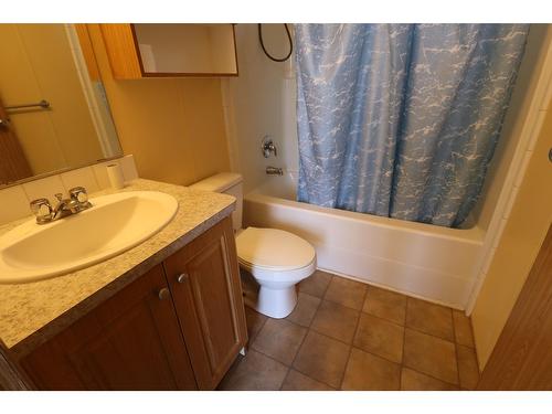 9392 Granby Road, Grand Forks, BC - Indoor Photo Showing Bathroom