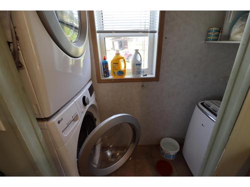 9392 Granby Road, Grand Forks, BC - Indoor Photo Showing Laundry Room