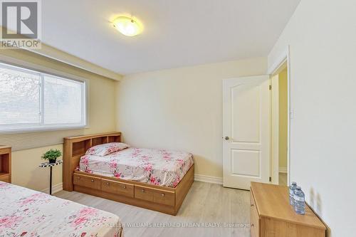 1036 Goshen Road, Innisfil, ON - Indoor Photo Showing Bedroom