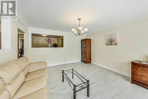 1036 Goshen Road, Innisfil, ON - Indoor Photo Showing Living Room