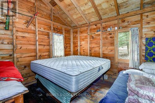 100 Island 12, Havelock-Belmont-Methuen, ON - Indoor Photo Showing Bedroom