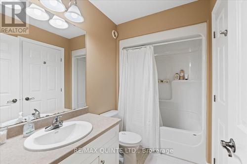 54 Princeton Place, Belleville, ON - Indoor Photo Showing Bathroom