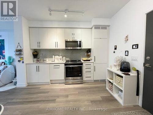 1709 - 5180 Yonge Street, Toronto, ON - Indoor Photo Showing Kitchen