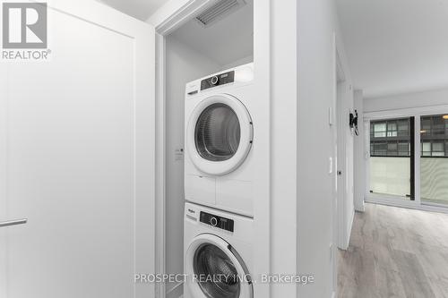 906 - 575 Bloor Street E, Toronto, ON - Indoor Photo Showing Laundry Room