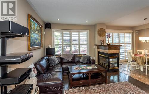 8 Carriage House Circle N, Richmond Hill, ON - Indoor Photo Showing Living Room With Fireplace
