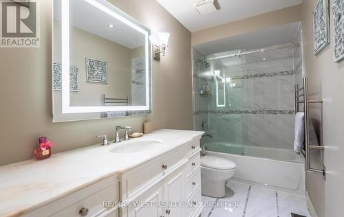 8 Carriage House Circle N, Richmond Hill, ON - Indoor Photo Showing Bathroom