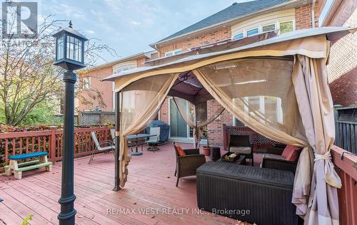 8 Carriage House Circle N, Richmond Hill, ON - Outdoor With Deck Patio Veranda