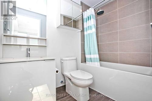 2105 - 898 Portage Parkway, Vaughan, ON - Indoor Photo Showing Bathroom