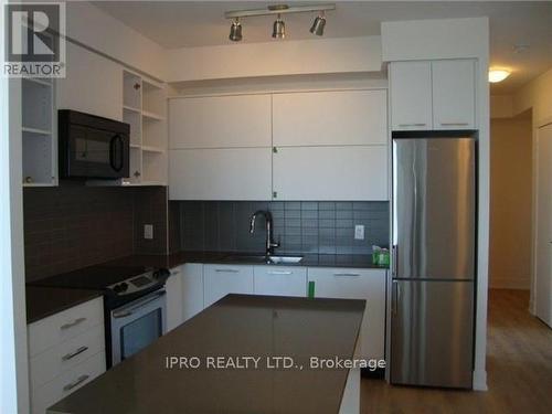 1604 - 9471 Yonge Street, Richmond Hill, ON - Indoor Photo Showing Kitchen With Upgraded Kitchen