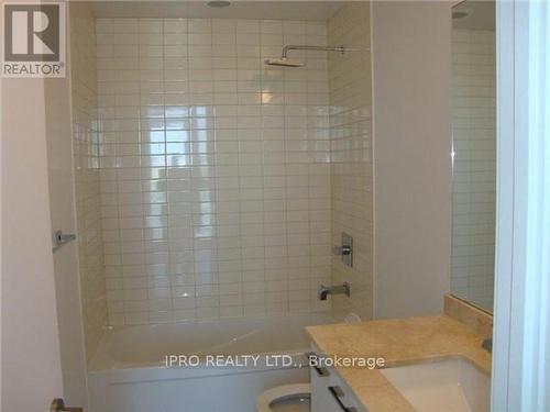 1604 - 9471 Yonge Street, Richmond Hill, ON - Indoor Photo Showing Bathroom