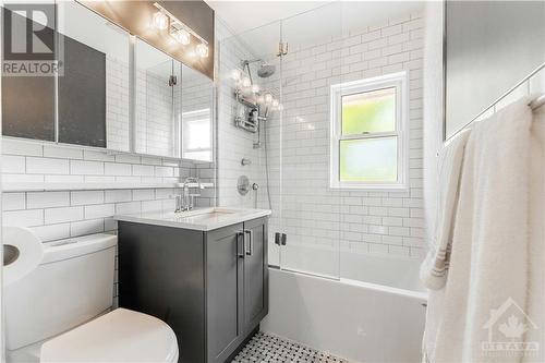 331 Hamilton Avenue S, Ottawa, ON - Indoor Photo Showing Bathroom