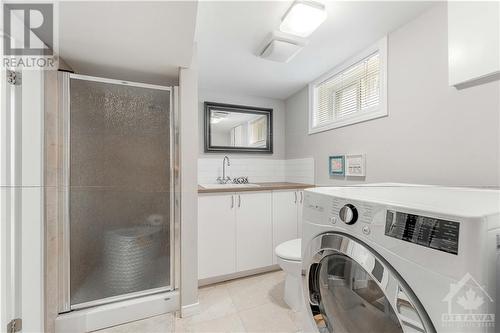 331 Hamilton Avenue S, Ottawa, ON - Indoor Photo Showing Laundry Room