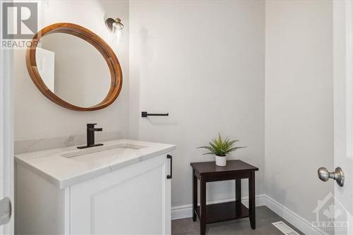 7010 Donwel Drive, Greely, ON - Indoor Photo Showing Bathroom