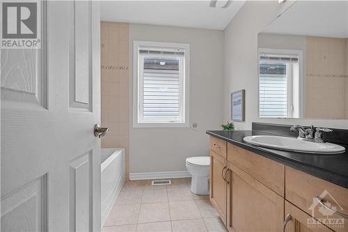406 Vendevale Avenue, Stittsville, ON - Indoor Photo Showing Bathroom