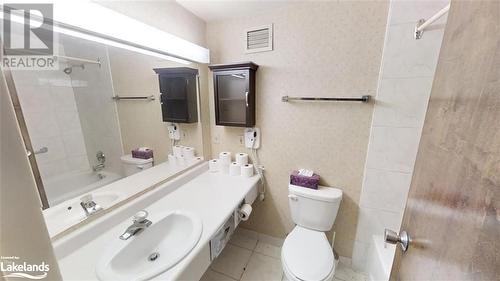 1235 Deerhurst Drive Unit# 302, Huntsville, ON - Indoor Photo Showing Bathroom