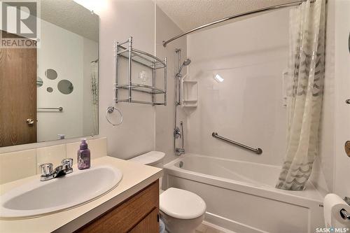 2531 Griffen Bay E, Regina, SK - Indoor Photo Showing Bathroom