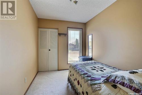 2531 Griffen Bay E, Regina, SK - Indoor Photo Showing Bedroom