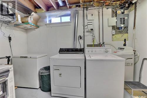 2531 Griffen Bay E, Regina, SK - Indoor Photo Showing Laundry Room
