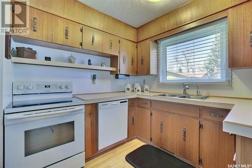 2531 Griffen Bay E, Regina, SK - Indoor Photo Showing Kitchen With Double Sink