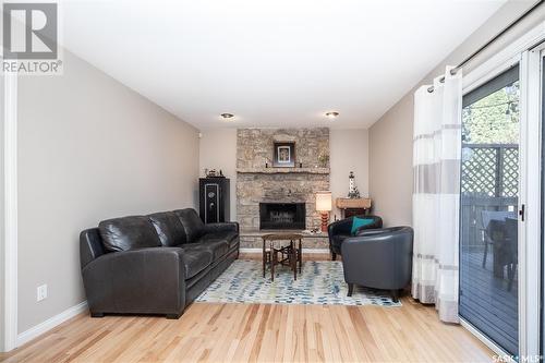 627 Highlands Crescent, Saskatoon, SK - Indoor Photo Showing Living Room With Fireplace