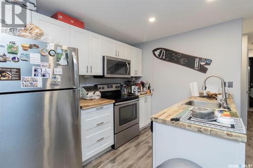 1321 9Th Street E, Saskatoon, SK - Indoor Photo Showing Kitchen With Stainless Steel Kitchen