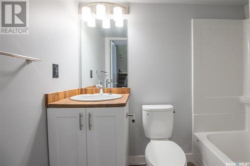 1321 9Th Street E, Saskatoon, SK - Indoor Photo Showing Bathroom