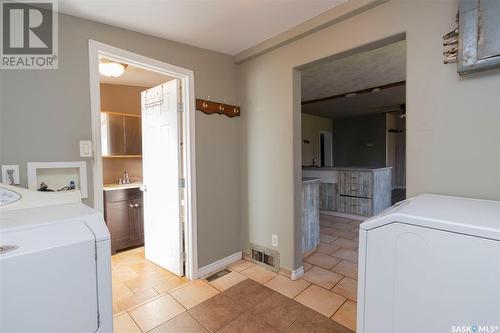 816 7Th Street, Perdue, SK - Indoor Photo Showing Laundry Room