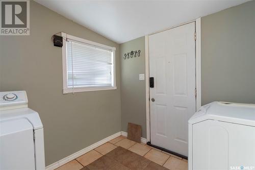 816 7Th Street, Perdue, SK - Indoor Photo Showing Laundry Room