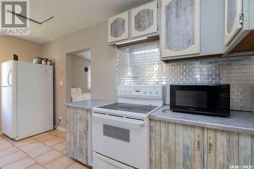 816 7Th Street, Perdue, SK - Indoor Photo Showing Kitchen