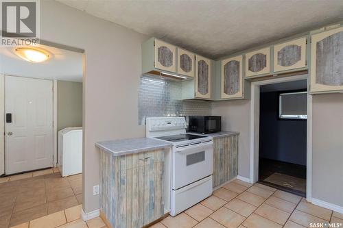 816 7Th Street, Perdue, SK - Indoor Photo Showing Kitchen