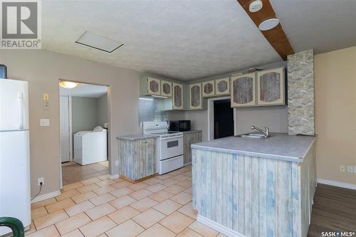 816 7Th Street, Perdue, SK - Indoor Photo Showing Kitchen With Double Sink